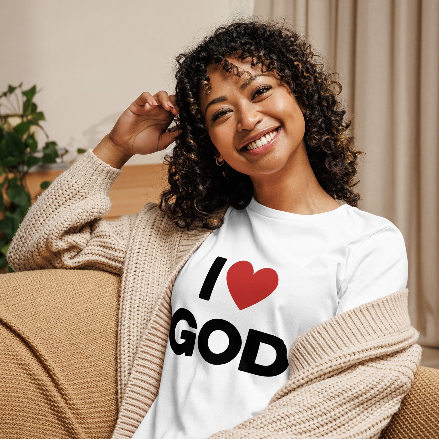 I love God (Black design) - Women's Relaxed T-Shirt