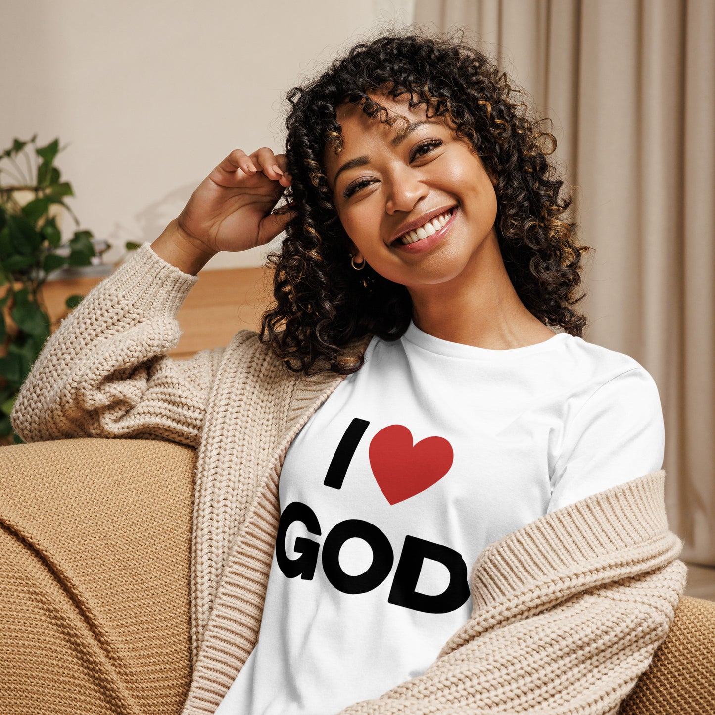 I love God (Black design) -  Women's Relaxed T-Shirt